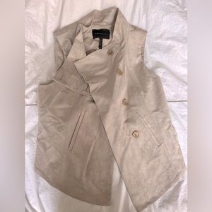 LIKE NEW - BCBGMAXAZRIA Suede vest in light beige Size M